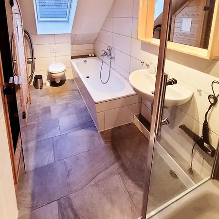 K 96 Og - Charmante Ferienwohnung Mit Badewanne Und Sauna In Roebel Mueritz Marienfelde